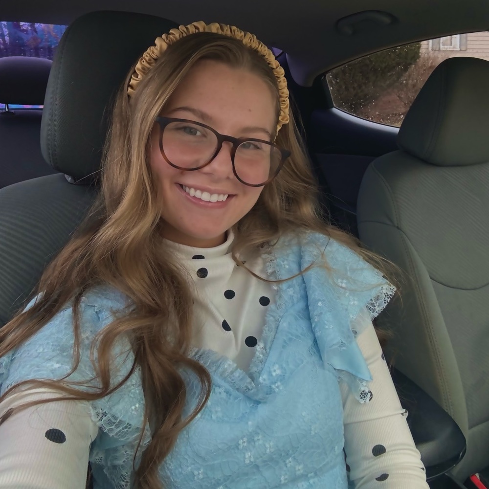 Meet your Posher, Abbi